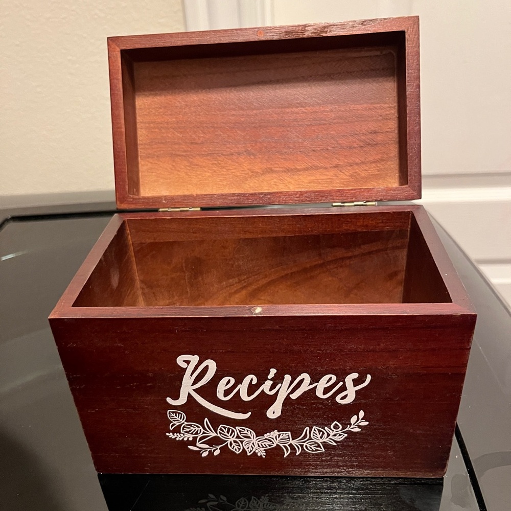 Elegant Mahogany Recipe Box with White Floral Design